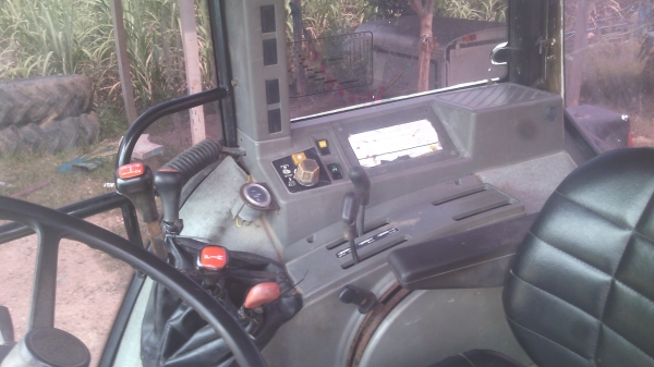 ขายรถไถ FORD รุ่น 6640 คานหน้าคาราโร่ เกีนร์  12x12 ตู้แอร์ เอกสาร อินวอย