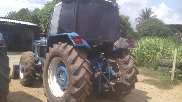 ขายรถไถ FORD รุ่น 6640 คานหน้าคาราโร่ เกีนร์  12x12 ตู้แอร์ เอกสาร อินวอย