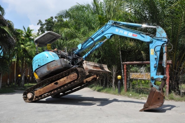 ขายแบคโฮ AIRMAN AX40-3ลายหัวแย๊ก ปั้มนิ้ว คอนโทรลน้ำมัน แทรคเหล็ก ครบๆ สวยเดิมจากญี่ปุ่น ทำงานสมบูรณ์ทุกระบบ รับรองไม่ผิดหวัง 285,000 เท่านั้น!!