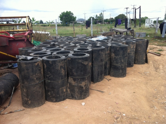 ขายยางปูพื้นรถเทเลอร์ยาว4เมตรกว้าง79เซนติเมตร คู่ละ 5500 บาท