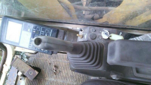 ขายรถแบคโฮPC300-5ติดรายหัวแหยกมีเล่มรถทำงานได้หมื่นสอง