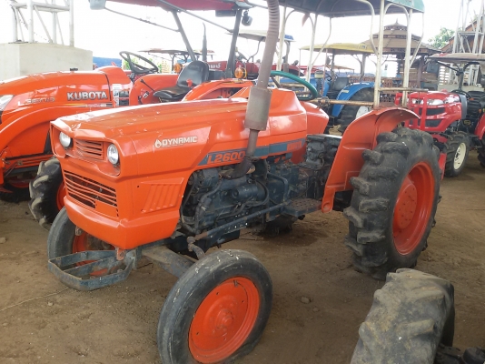 รถไถคูโบต้าL2600แรง พร้อมไช้งาน  ขายใน  ราคา55000บาท รถอยู่วังบัว คลองขลุง กำแพงเพชร    สนใจสอบุถามได้ที่081 3655997 อำพร  พาเจริญ  ราคาต่อรองได้อีกนะครับ