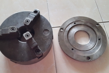 3 จับ แท่นกลึง ขนาด 10 นิ้ว ฟันกลับได้ พร้อมหน้าแปลน ฟันแน่นๆๆ ด่วนๆ 5,500