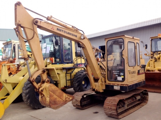 รถขุด Mitsubishi MS04M-2 นำเข้าจากญี่ปุ่น สนใจโทร. 080-6565422 (หนิง)