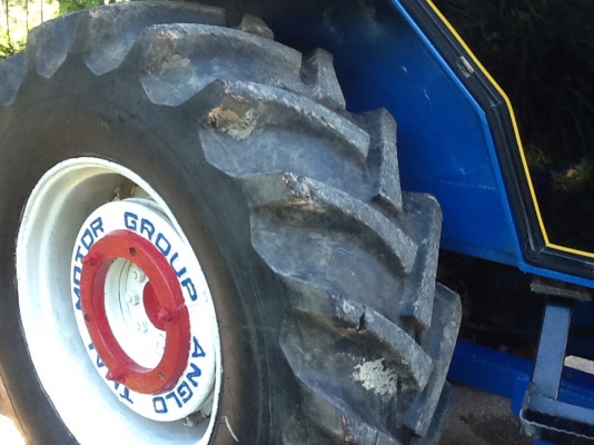 รถไถ่นาฟอร์ด 6610 แต่งสุดหล่อ แอร์เย็น เล่มพร้อม พร้อมใช้งาน เล่มติดมือ.....