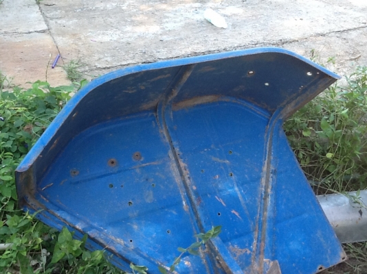 หลังคารถ และ บังโคน ของรถไถ่นาฟอร์ด พร้อมใส่ได้เลย