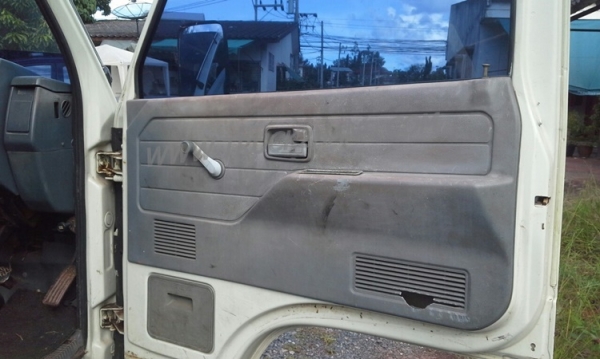 รถบรรทุก อิซูซุ สไลด์ 100 แรงม้า หัวเก๋งนอกสวยไม่ผุอุปกรณภายในครบ ปีจดทะเบียน 2526