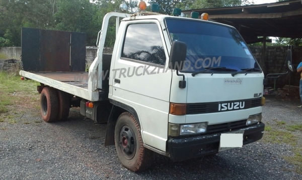รถบรรทุก อิซูซุ สไลด์ 100 แรงม้า หัวเก๋งนอกสวยไม่ผุอุปกรณภายในครบ ปีจดทะเบียน 2526