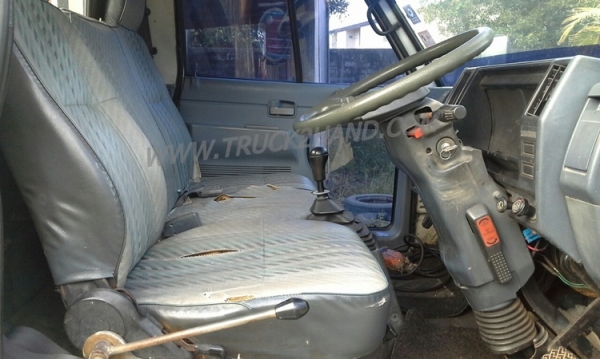 รถบรรทุก อิซูซุ สไลด์ 100 แรงม้า หัวเก๋งนอกสวยไม่ผุอุปกรณภายในครบ ปีจดทะเบียน 2526