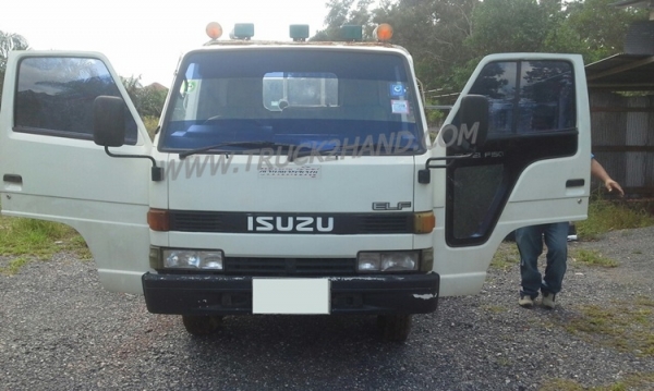 รถบรรทุก อิซูซุ สไลด์ 100 แรงม้า หัวเก๋งนอกสวยไม่ผุอุปกรณภายในครบ ปีจดทะเบียน 2526