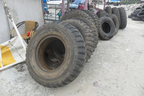 ยาง 11.00-20 ลายทหาร สวยๆ ราคา เส้นละ 1500 บาท