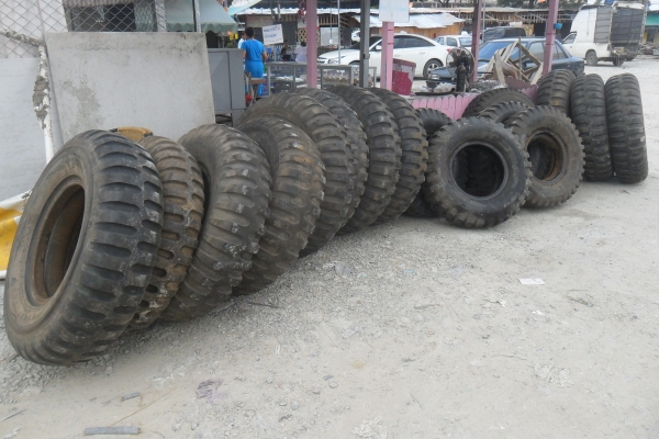 ยาง 11.00 - 20 ลายทหาร สวยๆ ราคา เส้นละ 1500 บาท ยาง 11.00 - 20 ลายทหาร สวยๆ ราคา เส้นละ 1500 บาท