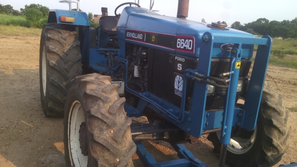 ขายรถไถFORD  6640   คานนิวฮอแลน  ปี97  สวยพร้อมใช้งาน