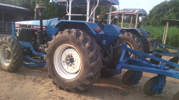 ขายรถไถFORD  6640   คานนิวฮอแลน  ปี97  สวยพร้อมใช้งาน