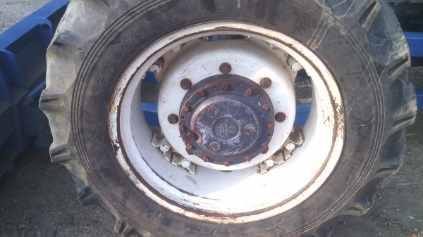 ขายรถไถFORD  6640   คานนิวฮอแลน  ปี97  สวยพร้อมใช้งาน