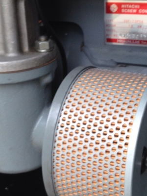 ปั๊มลมสกรู HITACHI 10 Hp. มือสอง พร้อมใช้งาน