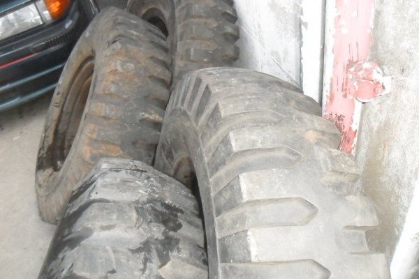 ยาง 9.00-16 ลายทหาร สวยๆ 4 เส้น ราคา 4900 บาท ยาง 9.00-16 ลายทหาร สวยๆ 4 เส้น ราคา 4900 บาท