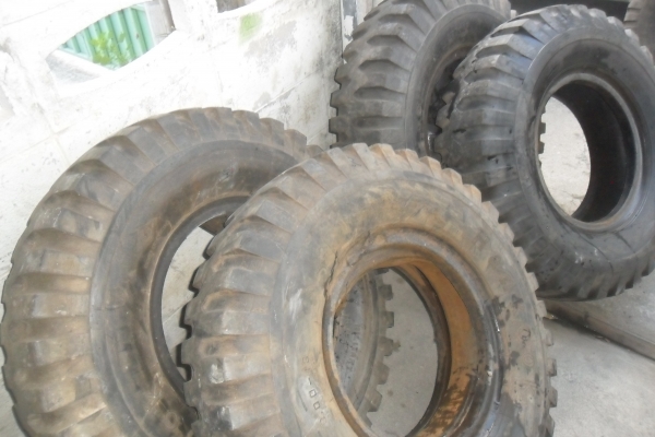 ยาง 9.00-16 ลายทหาร สวยๆ 4 เส้น ราคา 4900 บาท ยาง 9.00-16 ลายทหาร สวยๆ 4 เส้น ราคา 4900 บาท