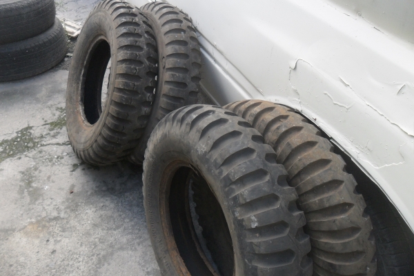 ยาง 7.00-16 ลายทหาร สวยๆ 4 เส้น ราคา 3900 บาท ยาง 7.00-16 ลายทหาร สวยๆ 4 เส้น ราคา 3900 บาท