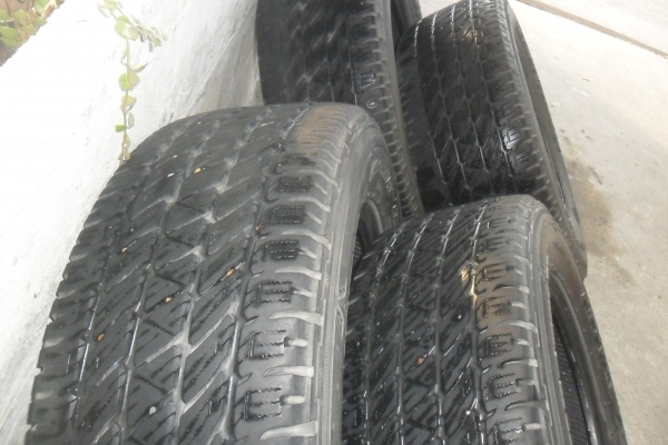 ยาง NITTO 265/60R18ปี11 สวยๆ 4 เส้น ราคา 3500 บาท ยาง NITTO 265/60R18ปี11 สวยๆ 4 เส้น ราคา 3500 บาท