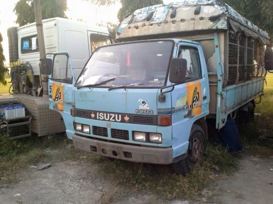 มาใหม่สวยๆๆ. NKR110. ปี37 เกียรสั้น ห้างแท้ เดิมบาง100.\% เครื่องดี คัสชีสวย ตลอดเส้น กะบะพื้นไม้สวย หัวเก๋งเดิมบางภายในครบ.  เอกสารพร้อมโอน ม79 ต้องรอ. รถประมูล30วันเอกสาร ราคา275000. ต่อรอง สนใจ0930693225. วิทยา 0821501606. สว่าง