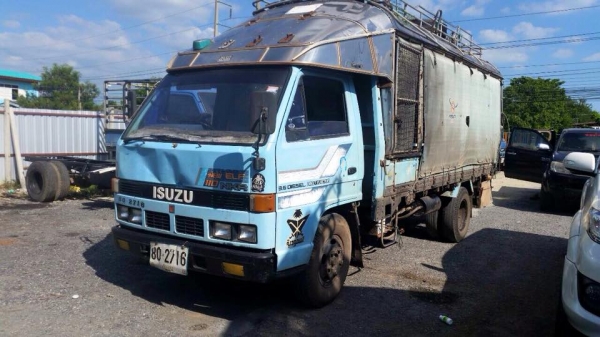 ขาย NKR110. ห้างแท้ เกียร์สั้น เครื่องดี คัสชีสวยตลอดเส้น.หัวเดิมบาง.   แอร์มี ยาง750-16  ยาว4.30 เอกสารพร้อมโอน ภาสี. 58 ราคา2380000ต่อรอง สนใจ0930693225