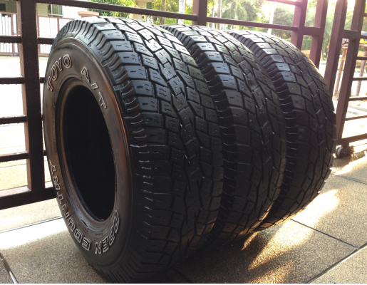 ยาง All Toyo 30 9.5 R15 จำนวน 3เส้น ดอกเยอะ กลางปี12 ราคาไม่แพง