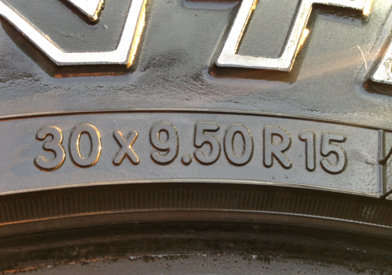 ยาง All Toyo 30 9.5 R15 จำนวน 3เส้น ดอกเยอะ กลางปี12 ราคาไม่แพง