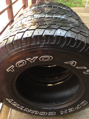 ยาง All Toyo 30 9.5 R15 จำนวน 3เส้น ดอกเยอะ กลางปี12 ราคาไม่แพง
