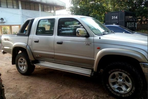 ขายTOYOTA D4D 4ประตู4x4 2500 เครื่องดี ปี2003 เกียร์4x4ใช้งานได้ปกติ power ช่วงล่างดี