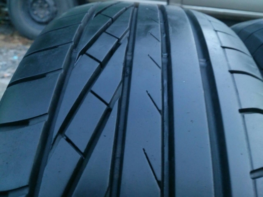 ขายยาง goodyear 195/65R15 ยางสัปดาห์ที่38ปี13 ดอกยางหนาสดนิ่มลึกเท่ากันสวยๆ จำนวน 1 ชุด