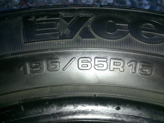 ขายยาง goodyear 195/65R15 ยางสัปดาห์ที่38ปี13 ดอกยางหนาสดนิ่มลึกเท่ากันสวยๆ จำนวน 1 ชุด