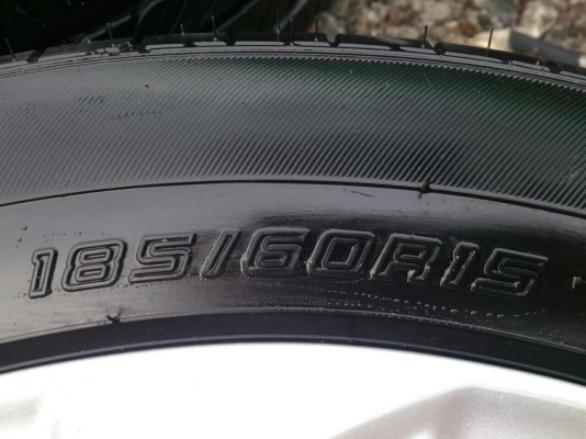 ขายแม็กยางถอดป้านแดง TOYOTA VIOS ขอย15 พร้อมยาง DUNLOP 185/60R15 ยางสัปดาห์ที่41ปี14 ตุ่มหน้ายางยังอยู่ สวยๆ จำนวน 1 ชุด พร้อมน๊อตแท้ 16 ตัว  8900
