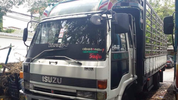 ขายรถบรรทุก6ล้อคอกช่วงยาว 6.5เมตร พร้อมใช้งาน