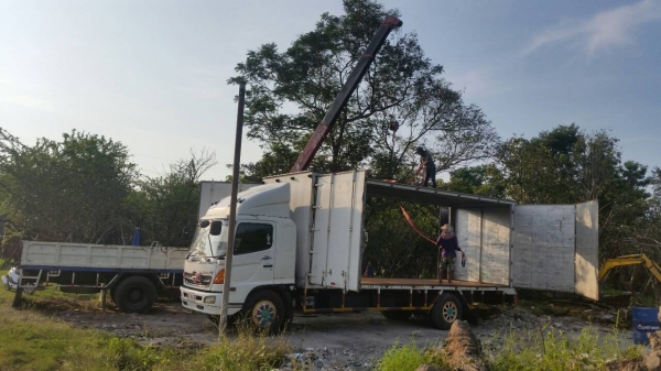 ขายตู้10บาน มีเนียมพื้นเหล็ก ยาว7.2เมตร