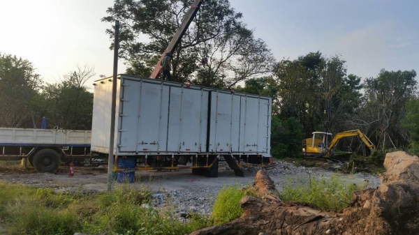 ขายตู้10บาน มีเนียมพื้นเหล็ก ยาว7.2เมตร