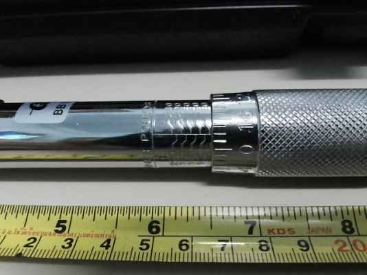 ประแจปอนด์หรือประแจทอร์ค ขนาด 2 หุน ปรับตั้งแรงบิดได้ 0 - 24  NM ด้ามยาว 10.5 นิ้ว