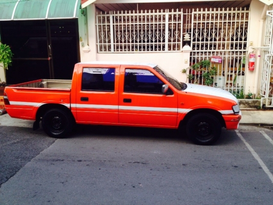 ขาย ISUZU DRAGON EYE 4 ประตู ปี 99 ราคา 128,000 บาทเครื่องเดิมๆ แรงดี 2.5 เทอร์โบ สุดประหยัด รถเดิมๆ บางๆ  พวงมาลัยเพาเวอร์ กระจกไฟฟ้า เซ็นทรัลล็อค ติดต่อคุณเอ๋ 092-6356419