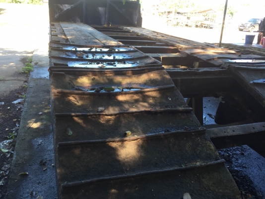 หางปลา...กระบะบรรทุกท้ายลาดสิบล้อ...สภาพดีใช้ได้