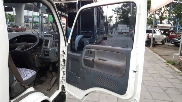 ขายถูกรถบรรทุก4ล้อพร้อมใช้งานเล่มทะเบียนพร้อมโอนสนใจสอบถามใด้