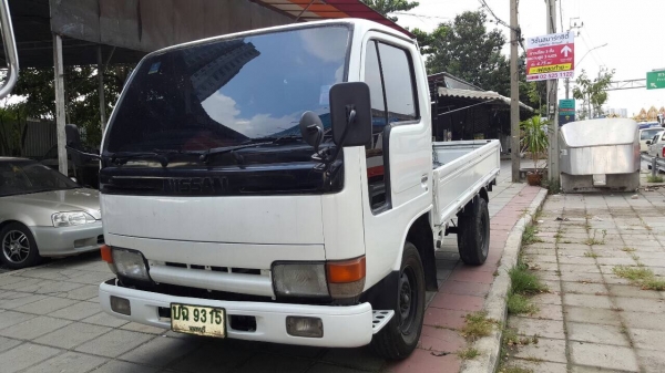 ขายถูกรถบรรทุก4ล้อพร้อมใช้งานเล่มทะเบียนพร้อมโอนสนใจสอบถามใด้