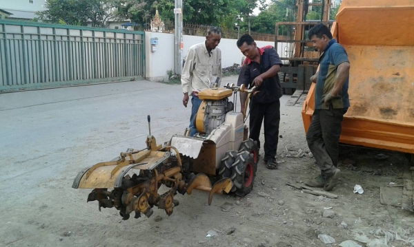 ขึ้นรถให้ลูกค้า ไปใช้ที่ราชรีครับ สำหรับรถขุดร่อง วางท่อประปา มือสองเก่าญี่ปุ่น ขึ้นรถให้ลูกค้า ไปใช้ที่ราชรีครับ สำหรับรถขุดร่อง วางท่อประปา มือสองเก่าญี่ปุ่น