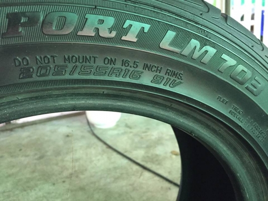 ขายยาง DUNLOP LM 703 205/55/16 ปี 12