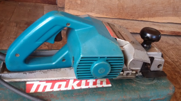 ขายกบ MAKITA 1100