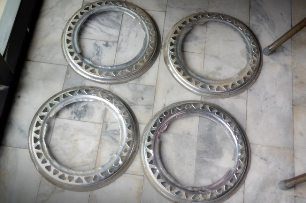 Wheel trim ring มือสอง 13 นิ้ว สภาพพองาม ใช้กับฝาตบ 500 บาท Wheel trim ring มือสอง 13 นิ้ว สภาพพองาม ใช้กับฝาตบ 500 บาท