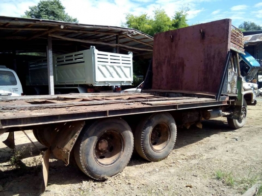 ขายเทรลเลอร์หัวยาว เครื่อง165แรง ขึ้นแบคโคPC120ได้ สภาพพร้อมใช้งาน เอกสารพร้อมโอน สนใจโทร 090-8588220คุณนะ 093-3258446คุณบิว หรือเข้าดูสินค้าอื่นๆได้ที่ www.truck.in.th/498 หรือเพจFacebook ณรงค์ ซื้อขายรถมือสอง (เว็บไซต์ส่วนตัว) หรือFacebook ตลาดรถมือสอง