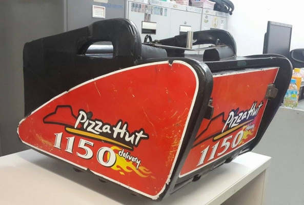 กล่องใส่ PIZZA ติดท้ายรถ