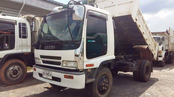 ขายดั้มDECA 195แรง พ.เพาเวอร์ เบรกทิฟฟี่ ภายในสวย แอร์เย็น สภาพพร้อมใช้งาน เอกสารพร้อมโอน สนใจโทร 090-8588220คุณนะ 093-3258446คุณบิว หรือเข้าดูสินค้าอื่นๆได้ที่ www.truck.in.th/498 หรือเพจFacebook ณรงค์ ซื้อขายรถมือสอง (เว็บไซต์ส่วนตัว) หรือFacebook ตลาดร