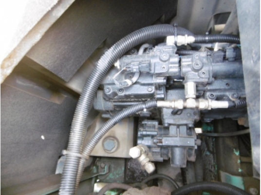 รถขุดเก่าญี่ปุ่น Kobelco SK135SR-1ES YY04 พร้อมไลน์หัวกระแทก