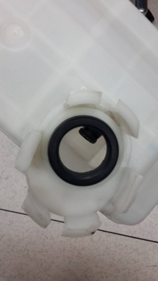 ถังพักน้ำฉีดกระจกมาพร้อมมอเตอร์ครบๆ ToyoTa wish